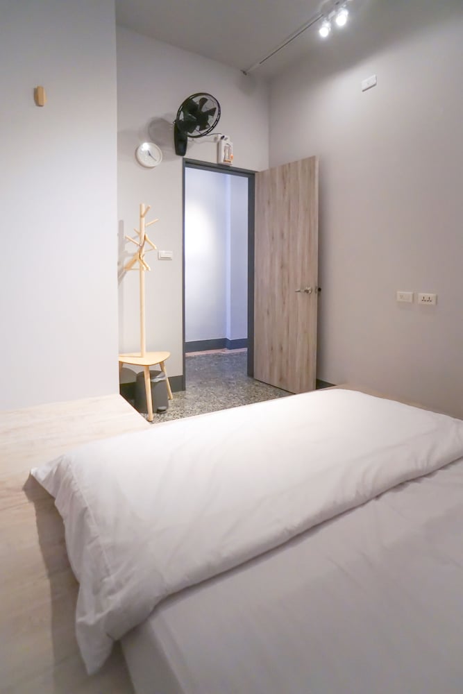 Standard Twin Room, Shared Bathroom photo 1