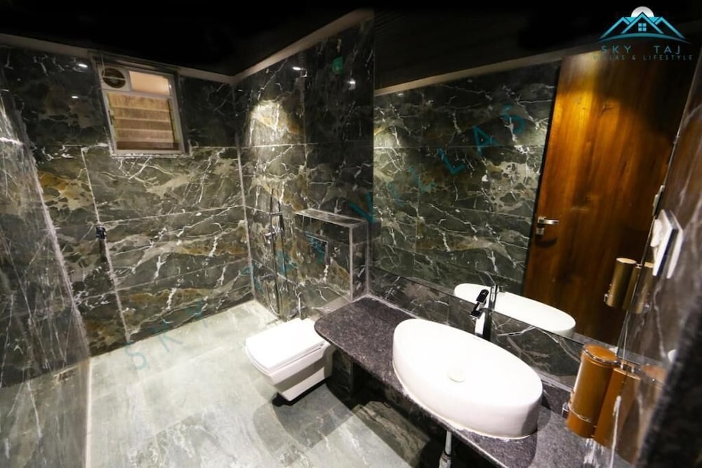 Luxury Villa photo 2