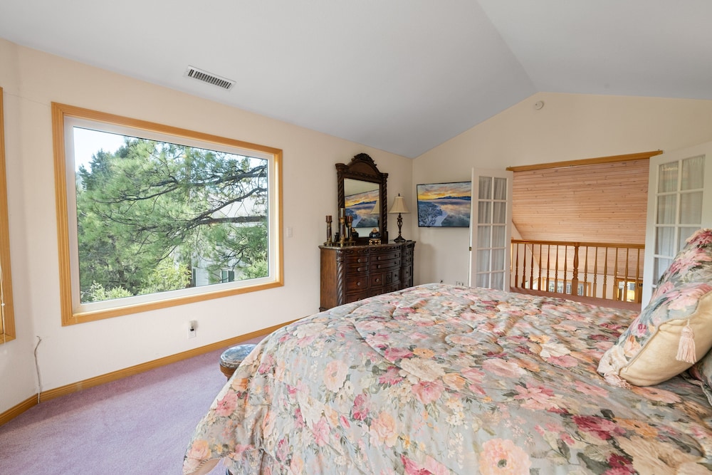 House, Multiple Beds, Patio, Mountain View