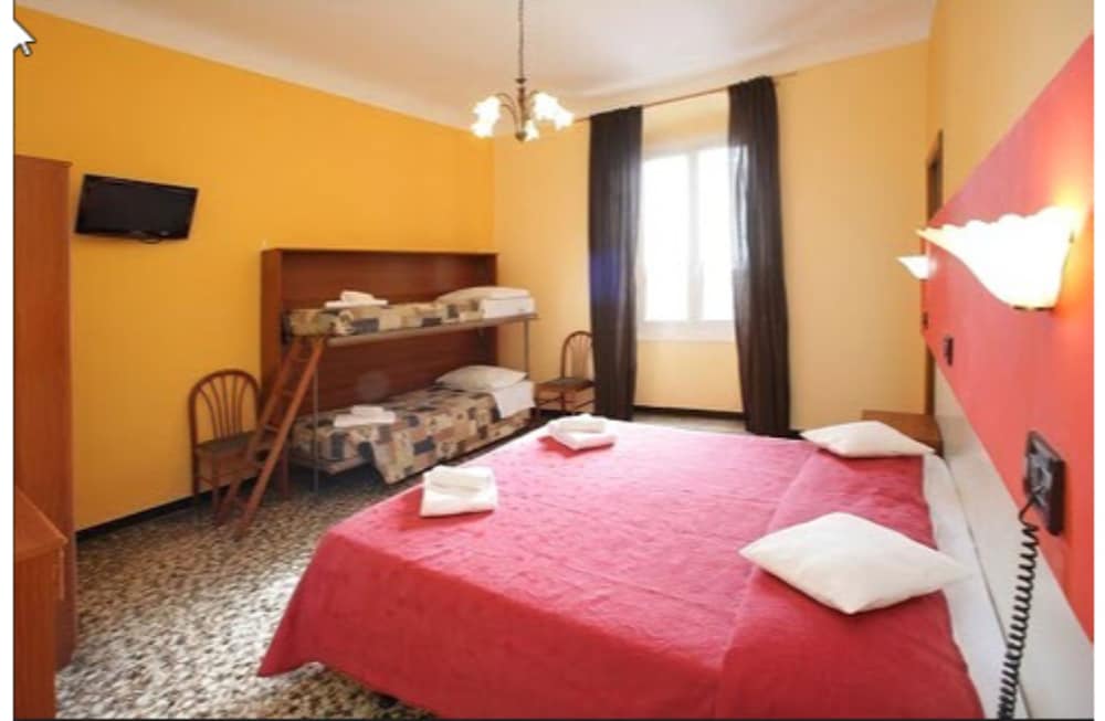 Quadruple Room - Photo 3