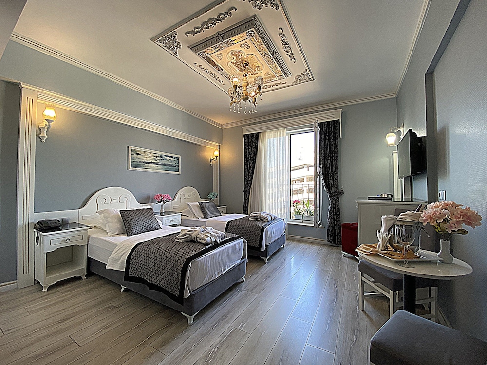 Superior Double or Twin Room, 1 Bedroom, City View photo 2