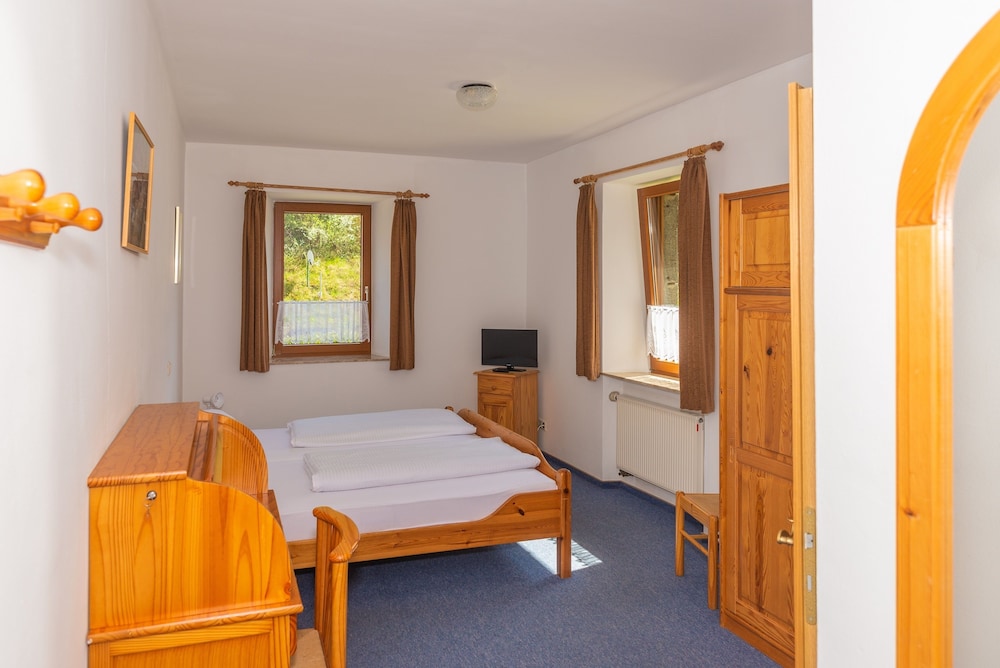 Standard Double or Twin Room photo 1