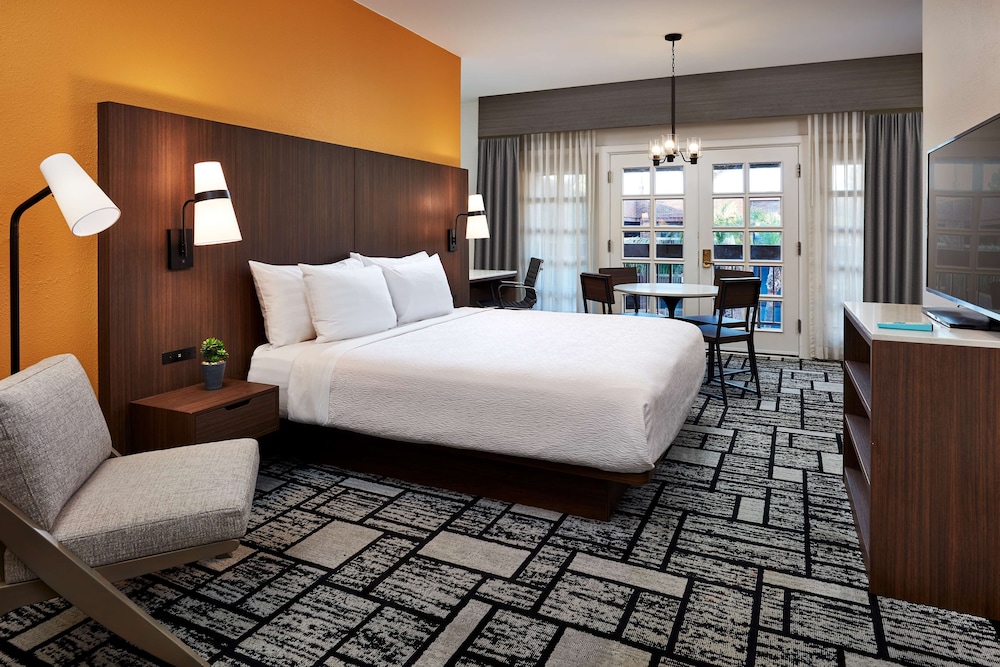 Suite, 1 King Bed, Non Smoking (Living Room;with Sofabed) - Photo 3