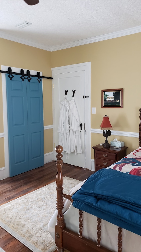 The Angel Room (Shared Bath) photo 2