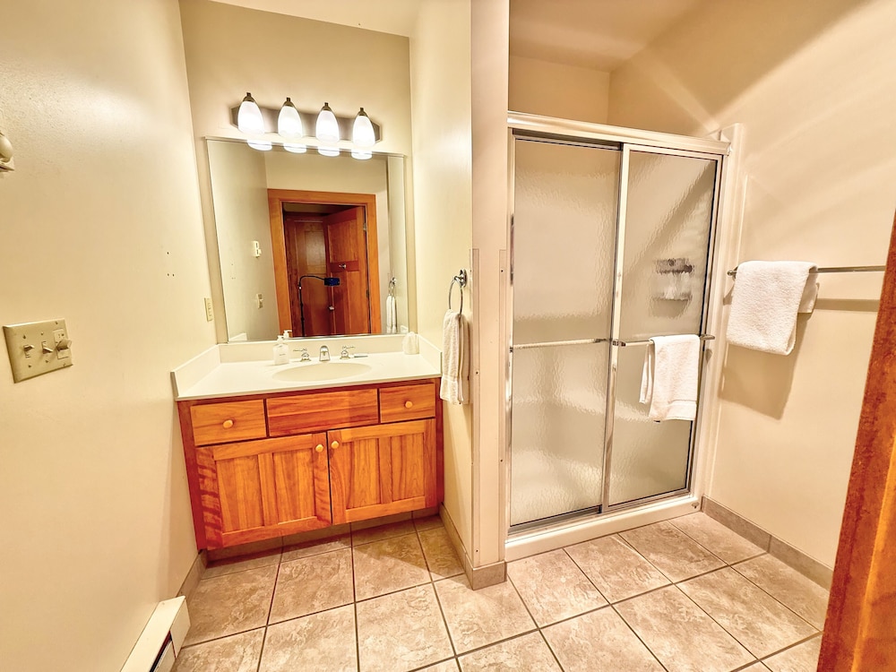 Quadruple Room (Hillside 1 Bedroom Condo w/ loft) photo 3