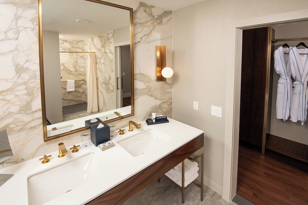 Suite, Mountain View (ADA) - Photo 11