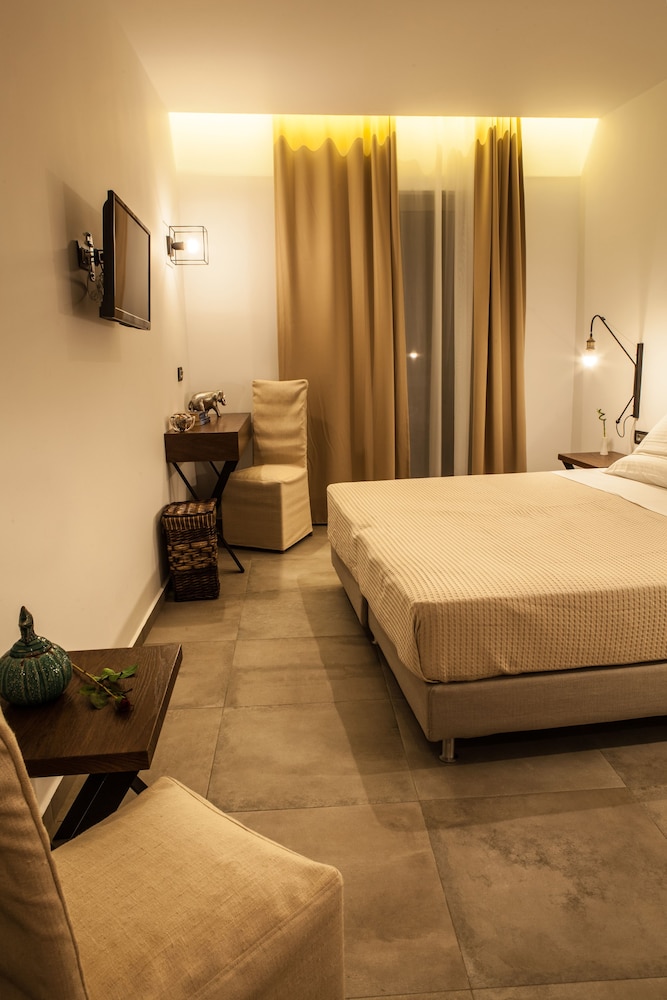 Superior Double Room, Balcony - Photo 9