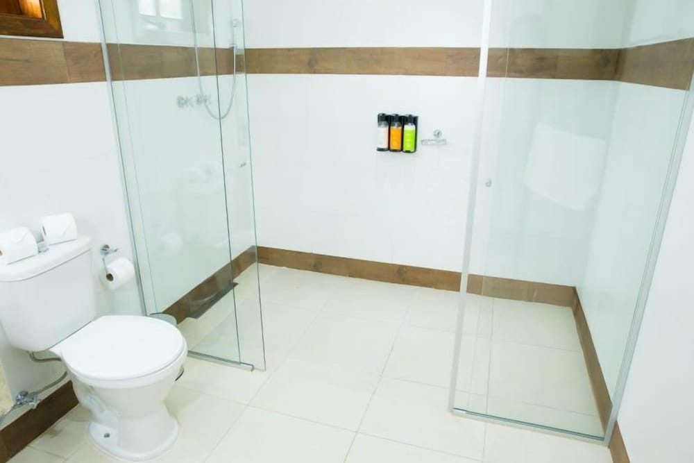 Premium Room, 1 Queen Bed, Roll-in Shower, Non Smoking photo 3