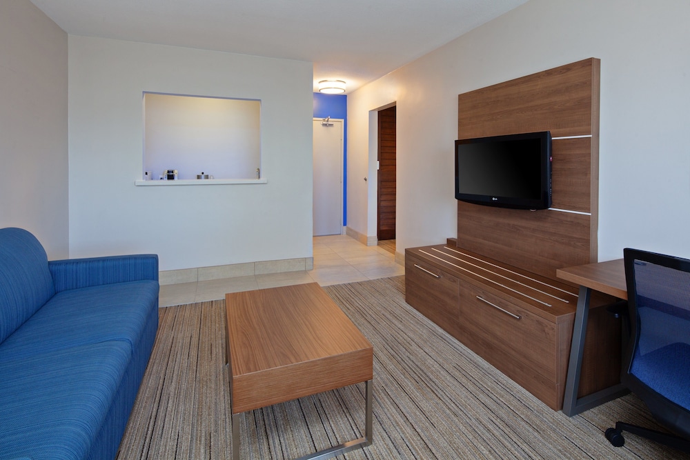 Suite, Multiple Beds - Photo 1