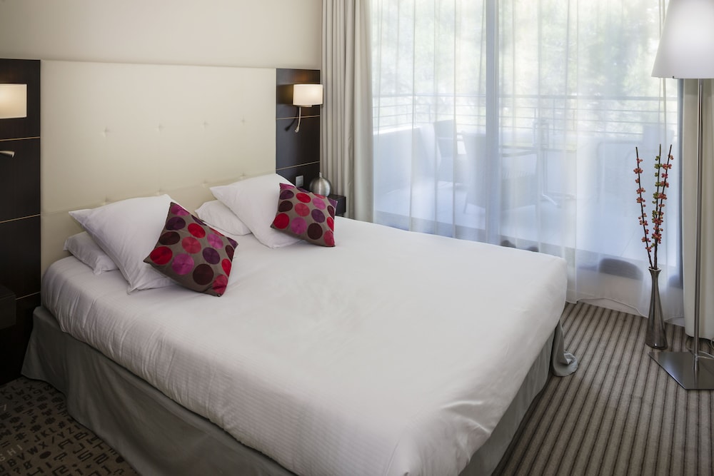 Suite, 1 Queen Bed with Sofa bed, Terrace photo 3