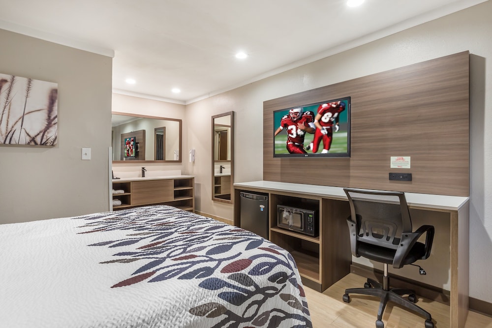 Deluxe Room, 1 Queen Bed, Non Smoking - Photo 6