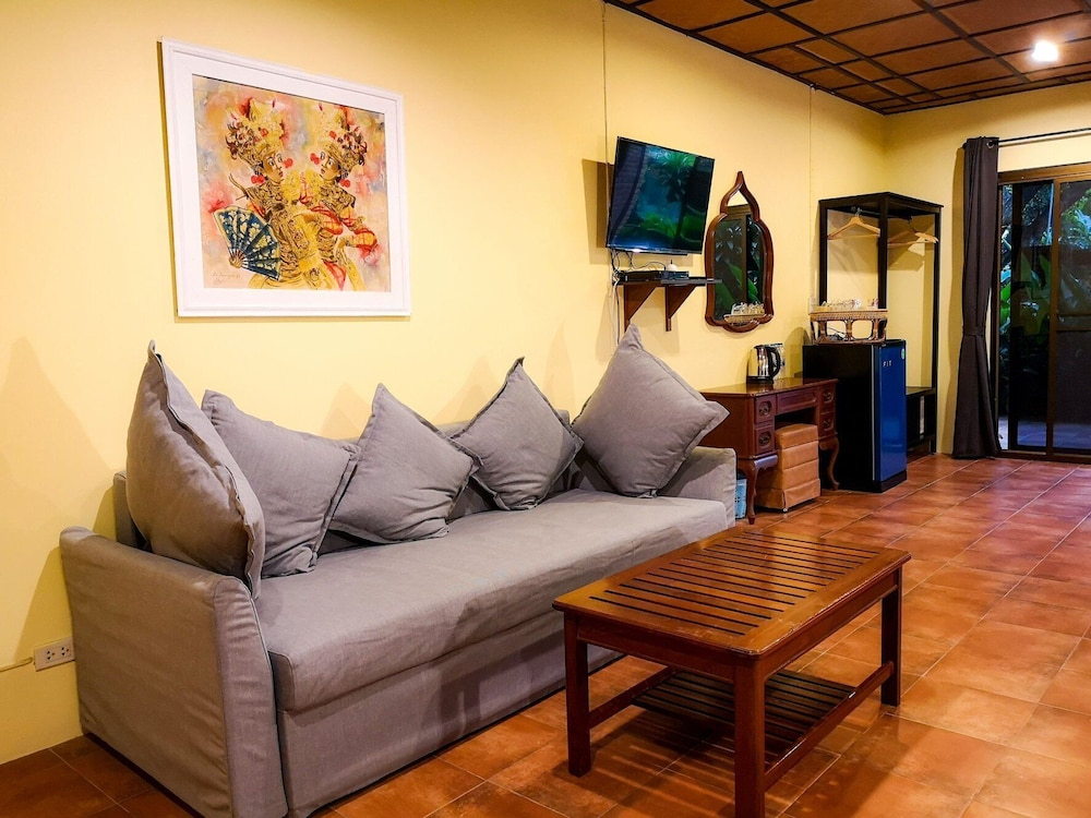 Family Room photo 3