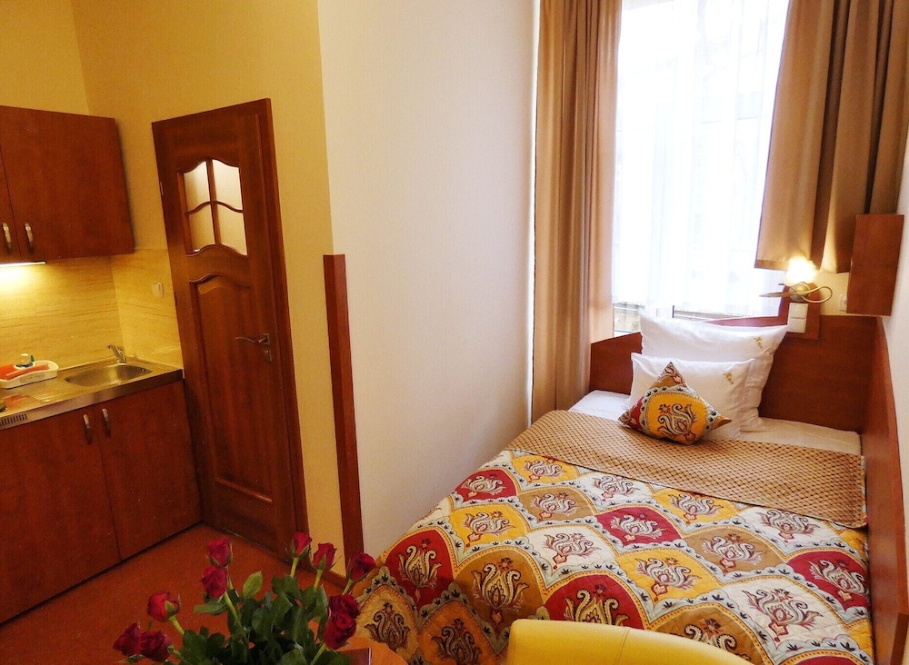 Single Room, Kitchenette