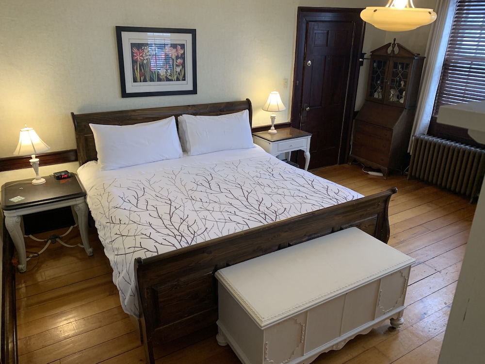 King Full Ensuite photo 3