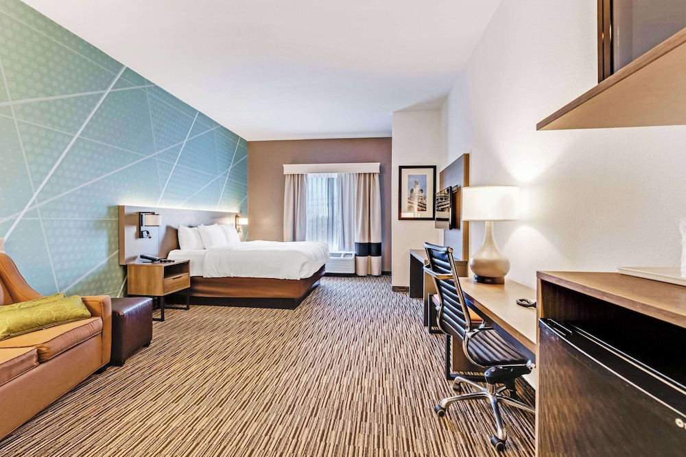 Suite, 1 King Bed with Sofa bed, Accessible, Non Smoking - Photo 1