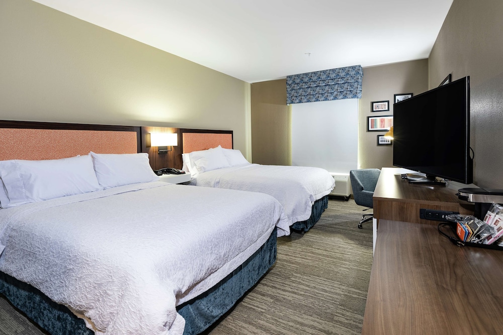 Room, 2 Queen Beds, Accessible, Bathtub - Photo 3
