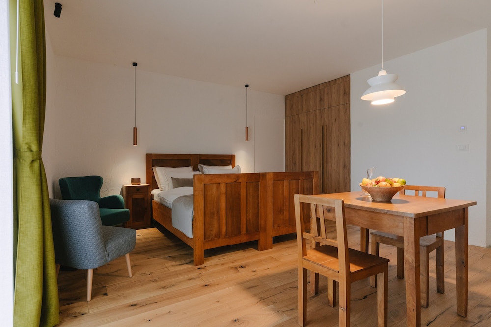 Deluxe Studio, 1 Bedroom, Garden View