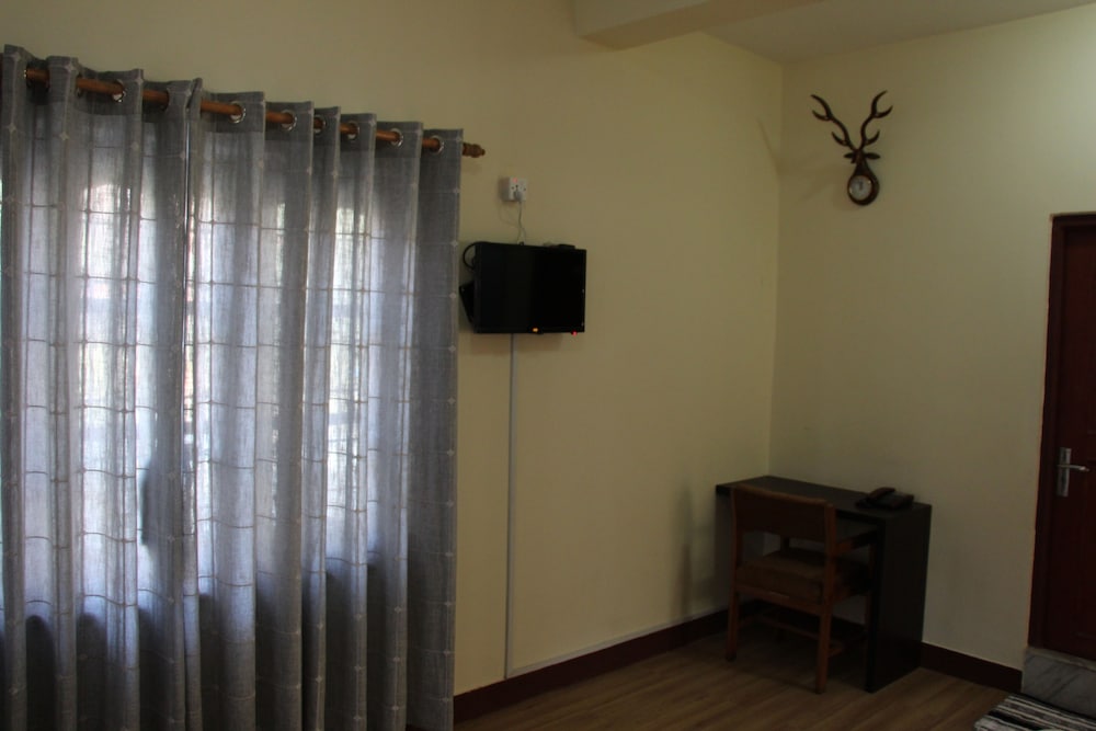 Deluxe Double Room, 1 Queen Bed, Bathtub, Valley View photo 2