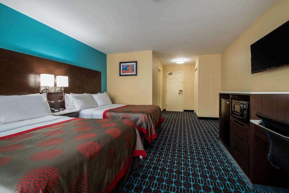 Suite, Multiple Beds, Non Smoking photo 3