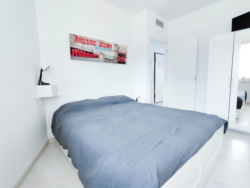 Apartment, 2 Bedrooms, Balcony, City View photo 3