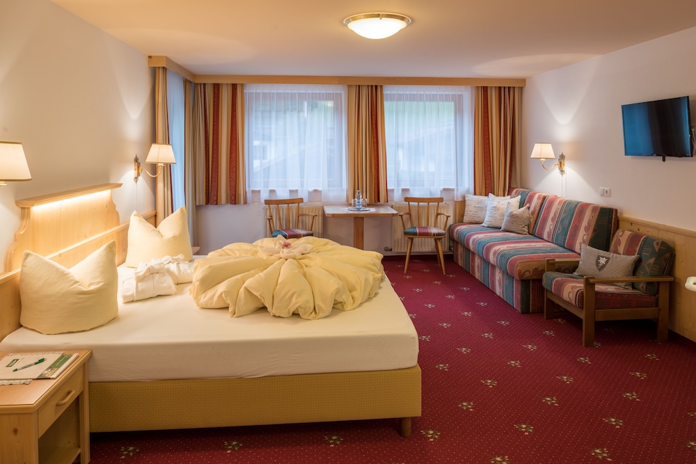 Standard Double Room, Balcony, Mountain View photo 3