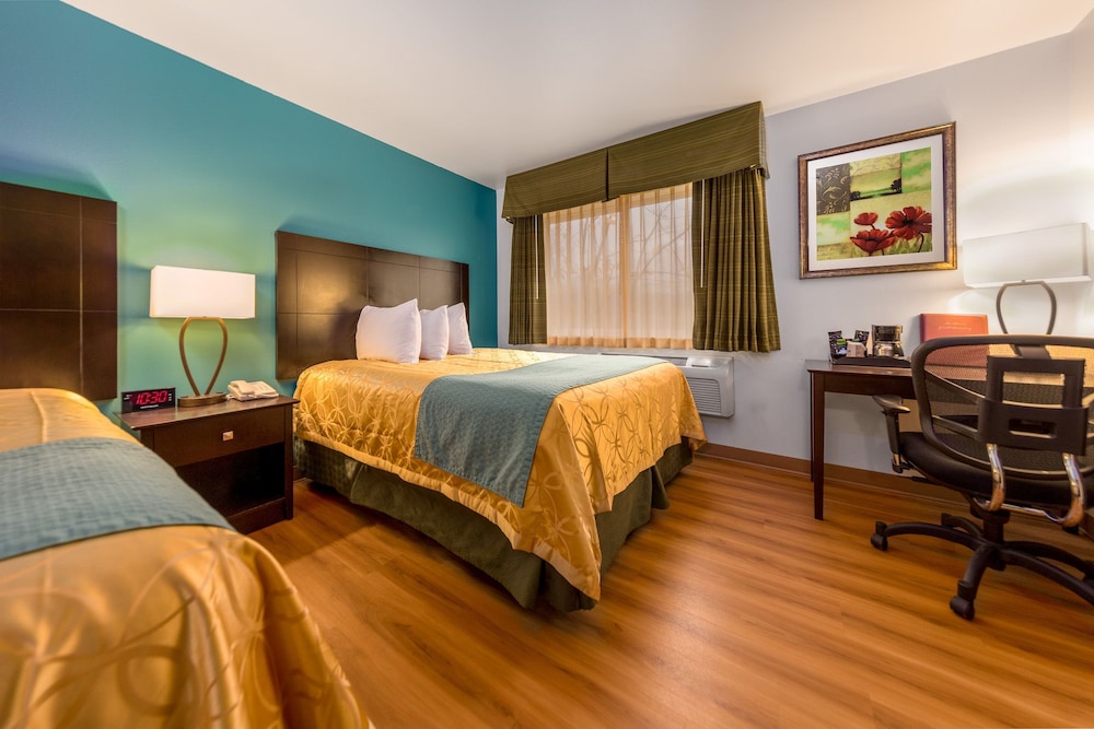 Standard Room, 2 Queen Beds, Refrigerator & Microwave (Pet Friendly) photo 2