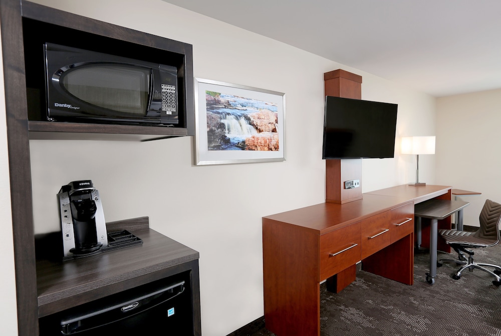 Standard Room, 2 Queen Beds, Accessible Bathtub (Communications) photo 3