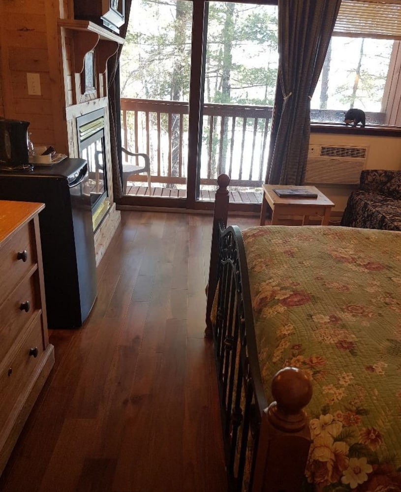 Romantic Room, Jetted Tub, Garden View photo 2