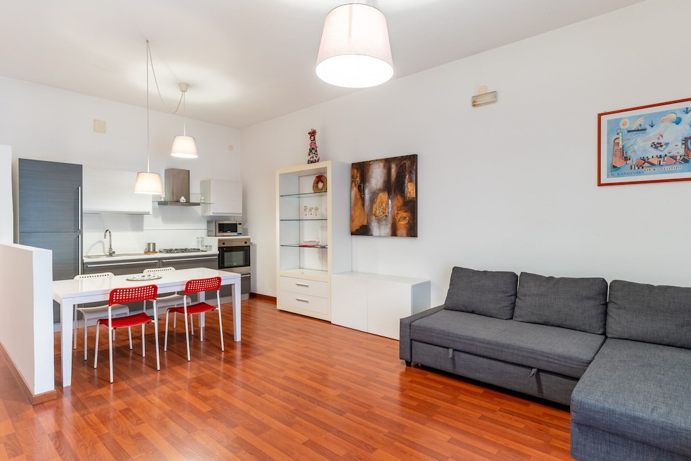 Apartment photo 1