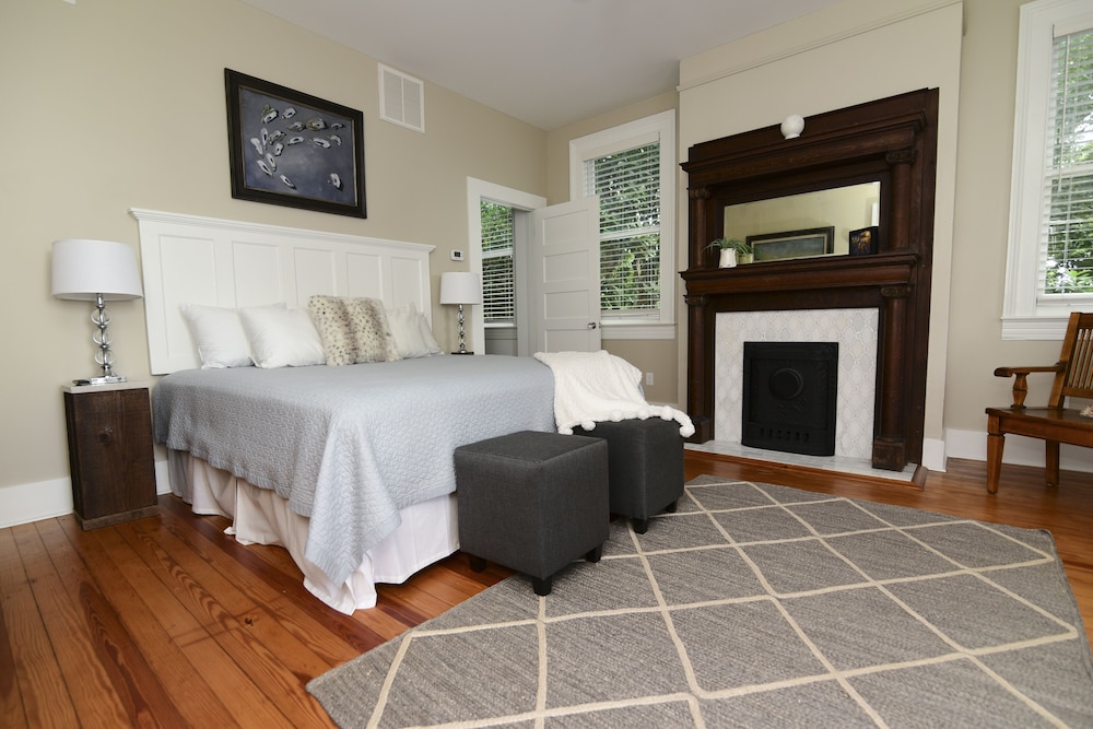 Superior Room, 1 King Bed, River View, Ground Floor