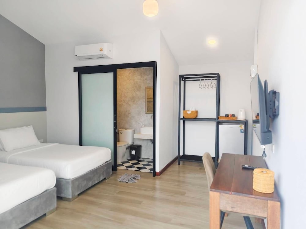 Standard Twin Bed - Photo 2