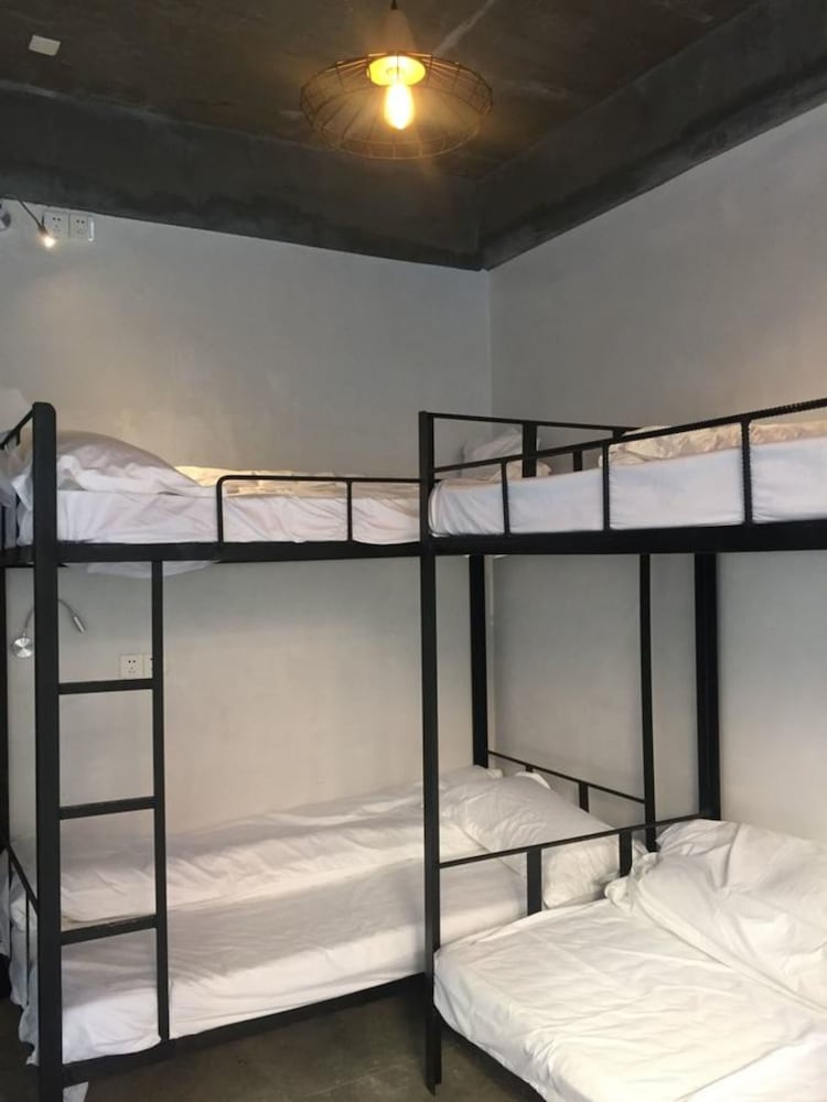 Bed in 4-Bed Mixed Dormitory Room with Shared Bathroom photo 1