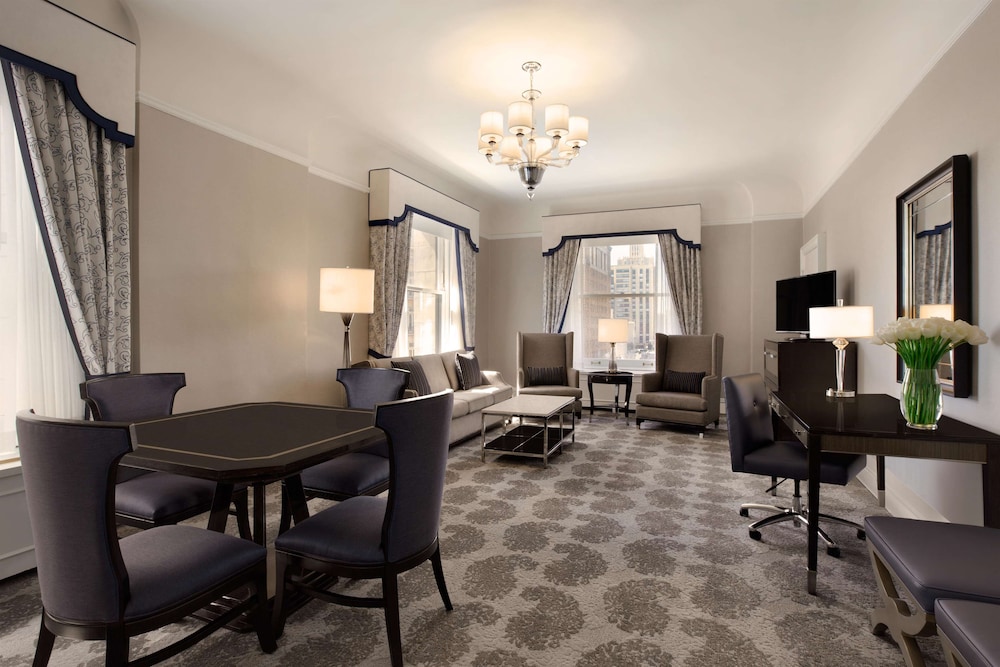 Suite, 1 King Bed with Sofa bed, Corner (One Bedroom)