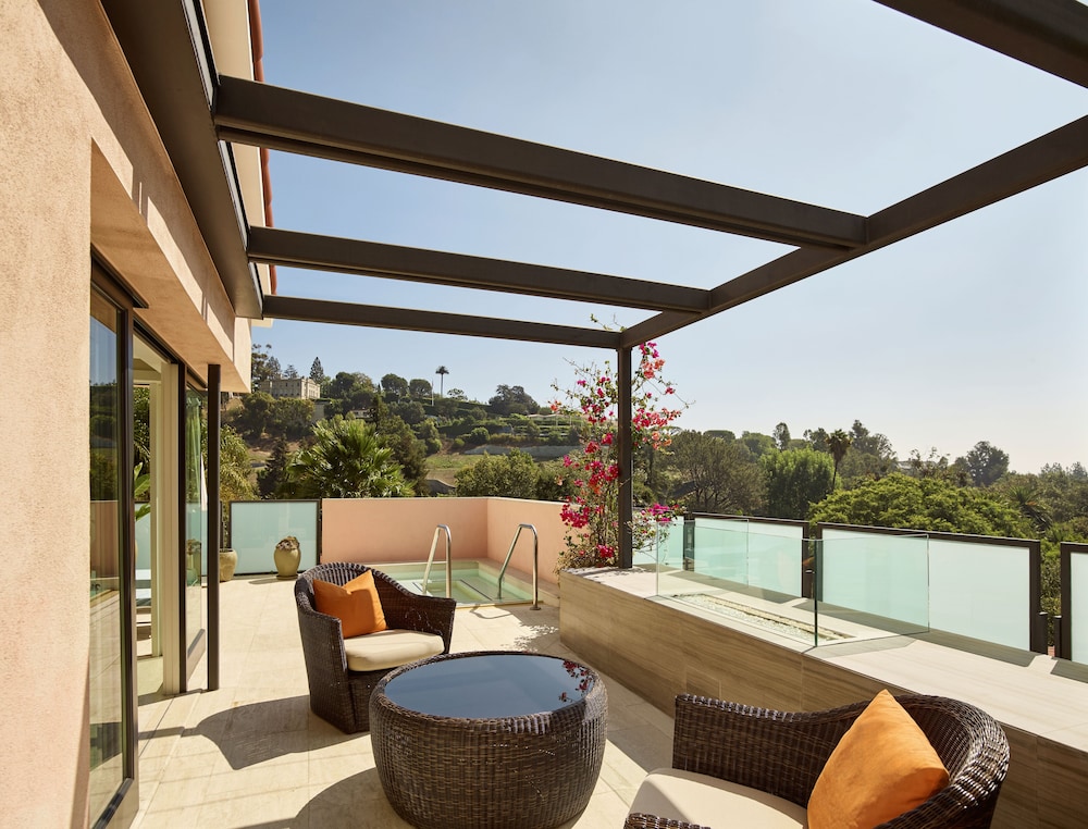 Premier Canyon Suite with Plunge Pool & Fireplace thumbnail 5