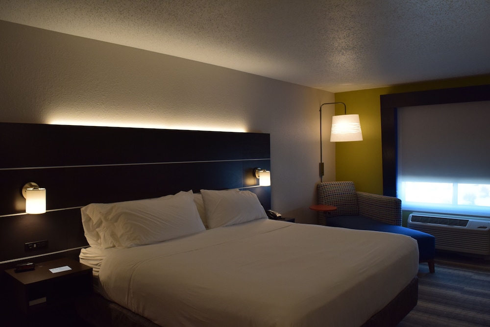 Standard Room, 1 King Bed - Photo 3