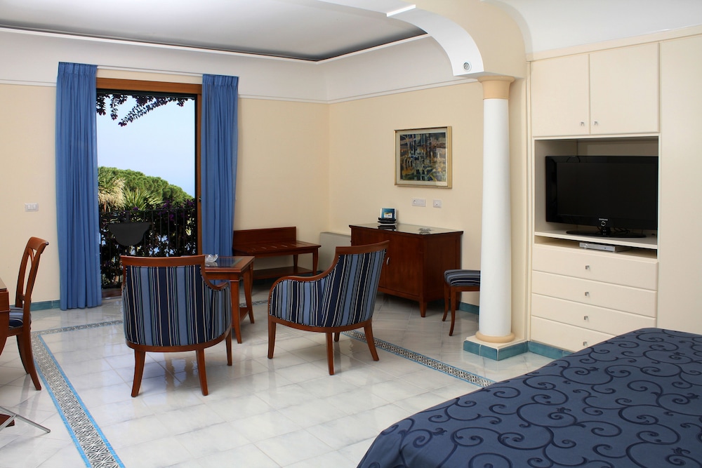 Deluxe Room, Sea View photo 2