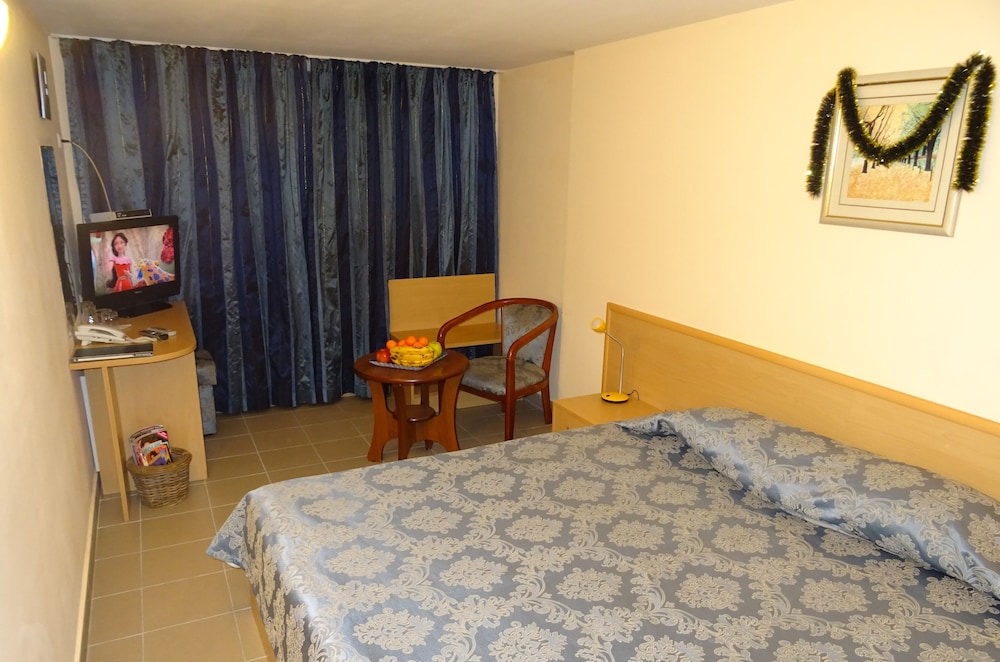 Ground floor Room (With Window) photo 1