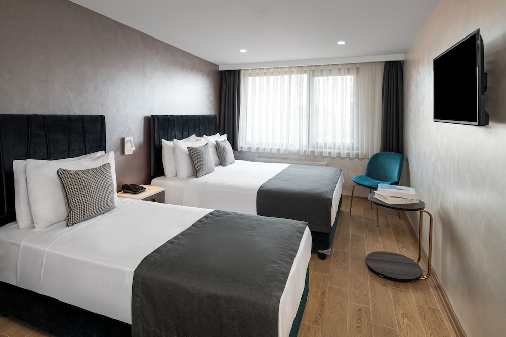 Standard Triple Room, Multiple Beds photo 3