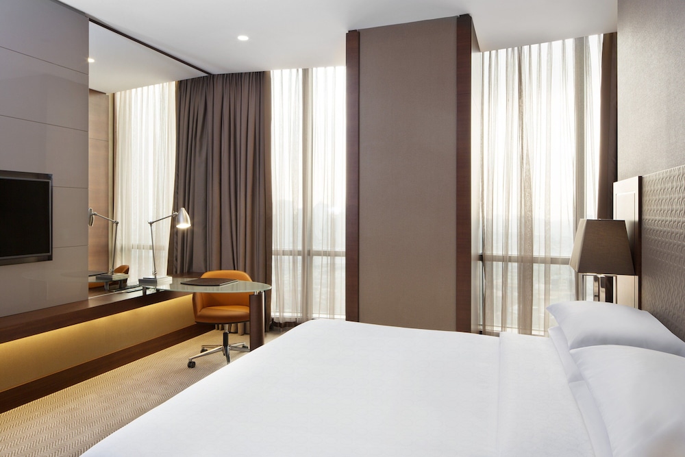 Executive Suite, 1 King Bed with Sofa bed