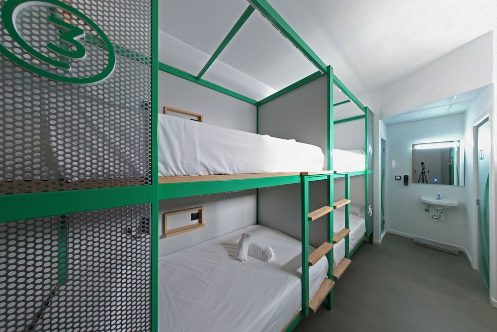 Dormitorio Compartido Básico (una cama en un dormitorio compartido)
