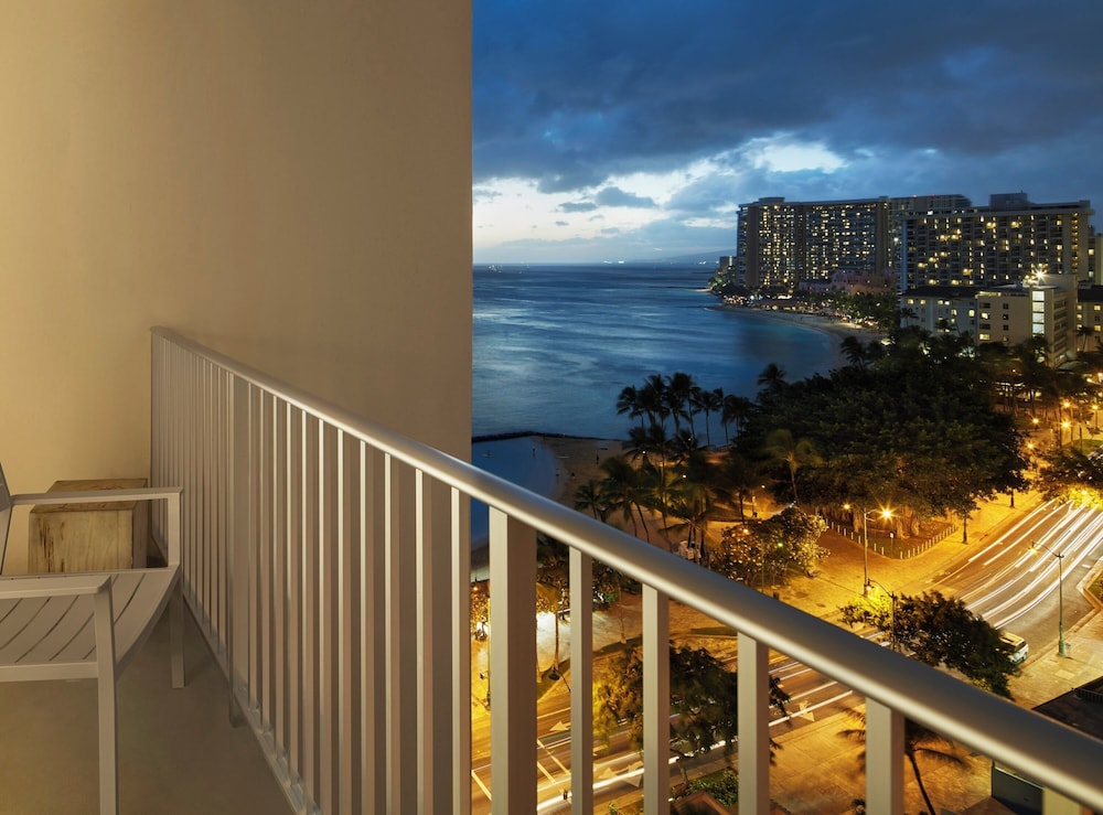 Room, 1 King Bed, Mobility Accessible, Ocean View (Roll-In Shower)