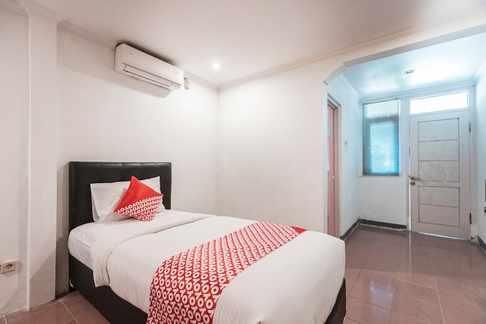 Standard Twin Room - Photo 2