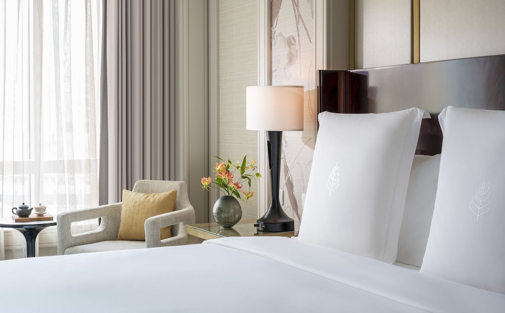 Four Seasons, Room - Photo 3