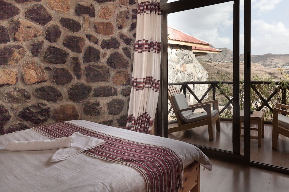 Traditional Double Room, 1 Queen Bed, Balcony, Mountain View photo 2