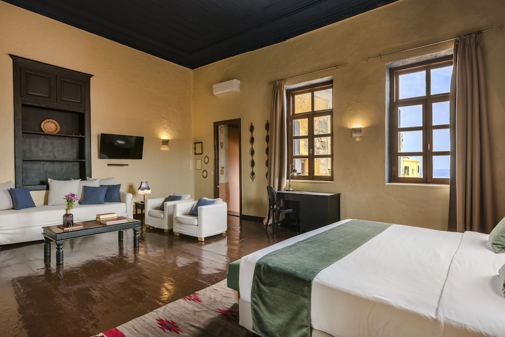 Superior Double Room, 1 King Bed, Sea View ( 2nd floor) photo 2