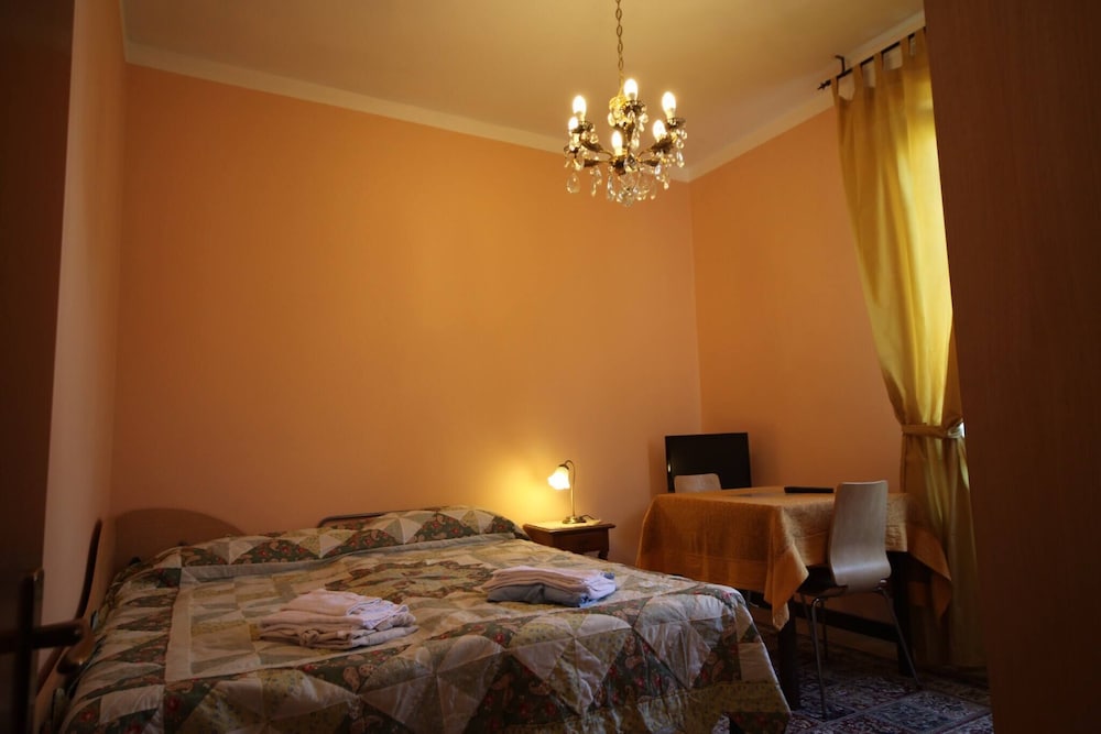 Room, 1 Bedroom photo 1