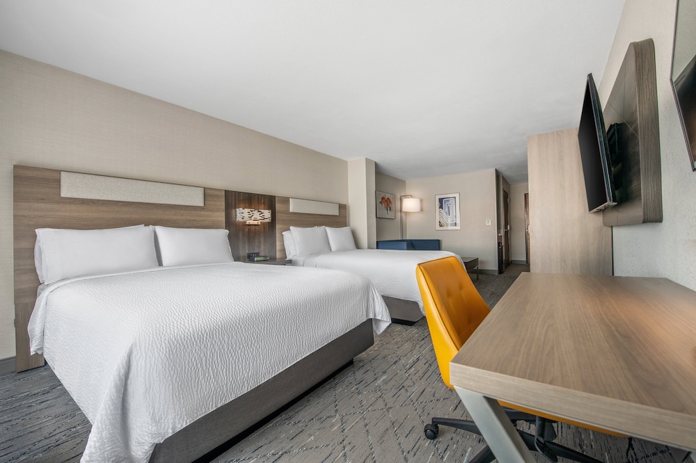 Suite, Multiple Beds (With Living Area) - Photo 3