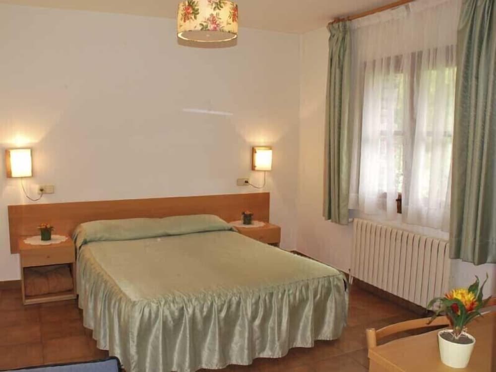 Double or Twin Room - Photo 8