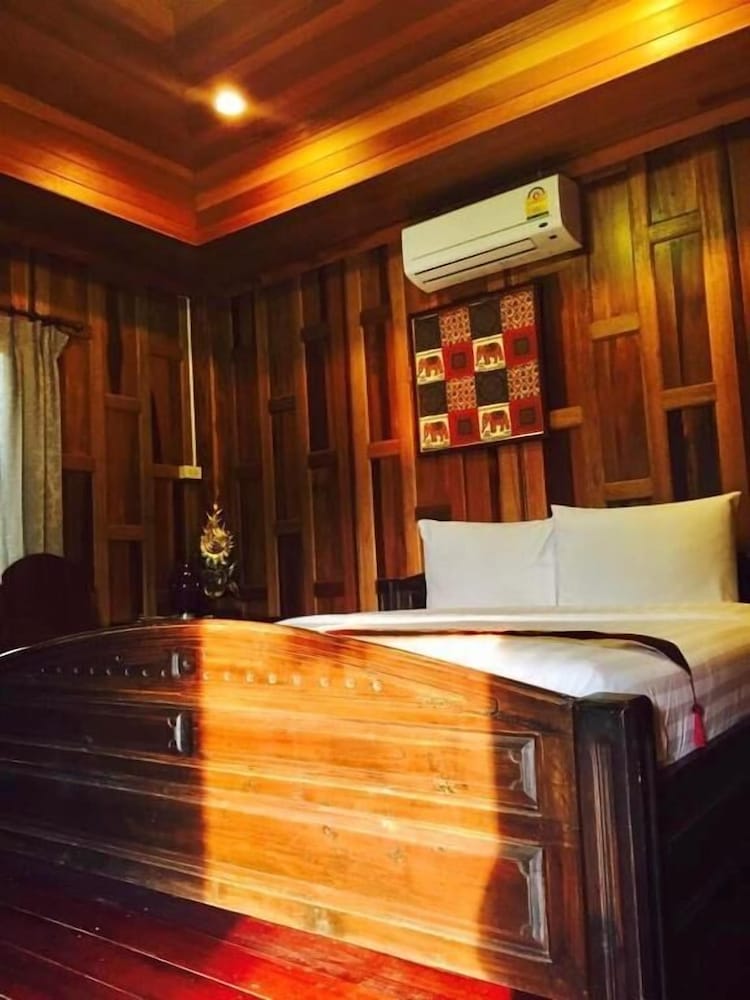Standard Queen Garden Villa
