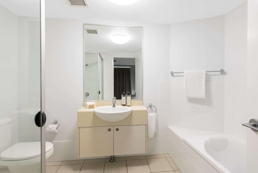 3 Bedroom Ocean View Apartment - Photo 3